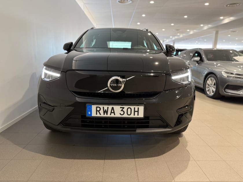 Bild 2 av Volvo XC40 Recharge Core / 10 000kr tillbehör / Dragkrok / Navigation / Adaptiv farthållare / Backkamera / Sensorer /