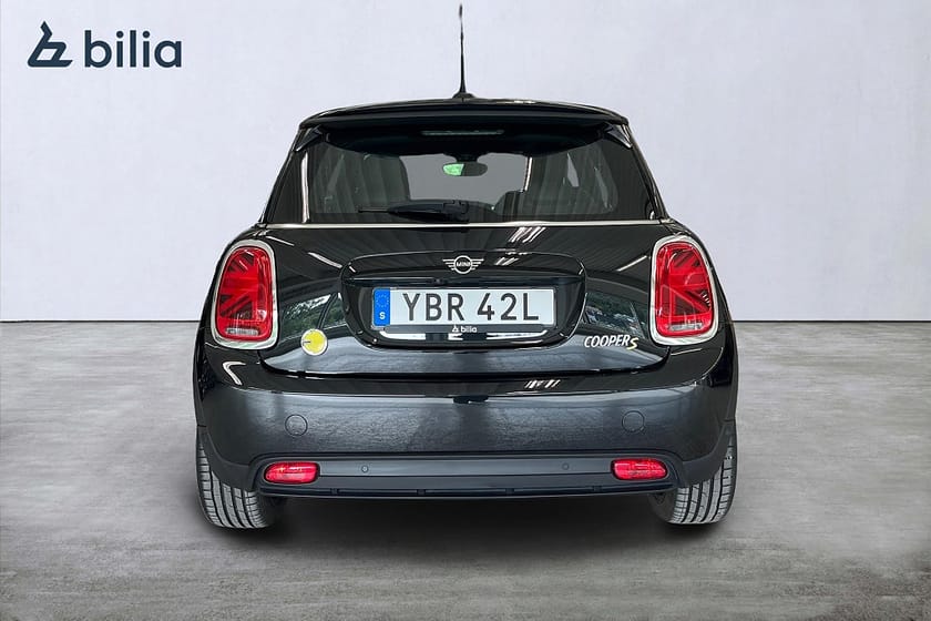Bild 4 av MINI Cooper SE / H&K / Panorama / Backkamera / Head-Up / Laddplatta