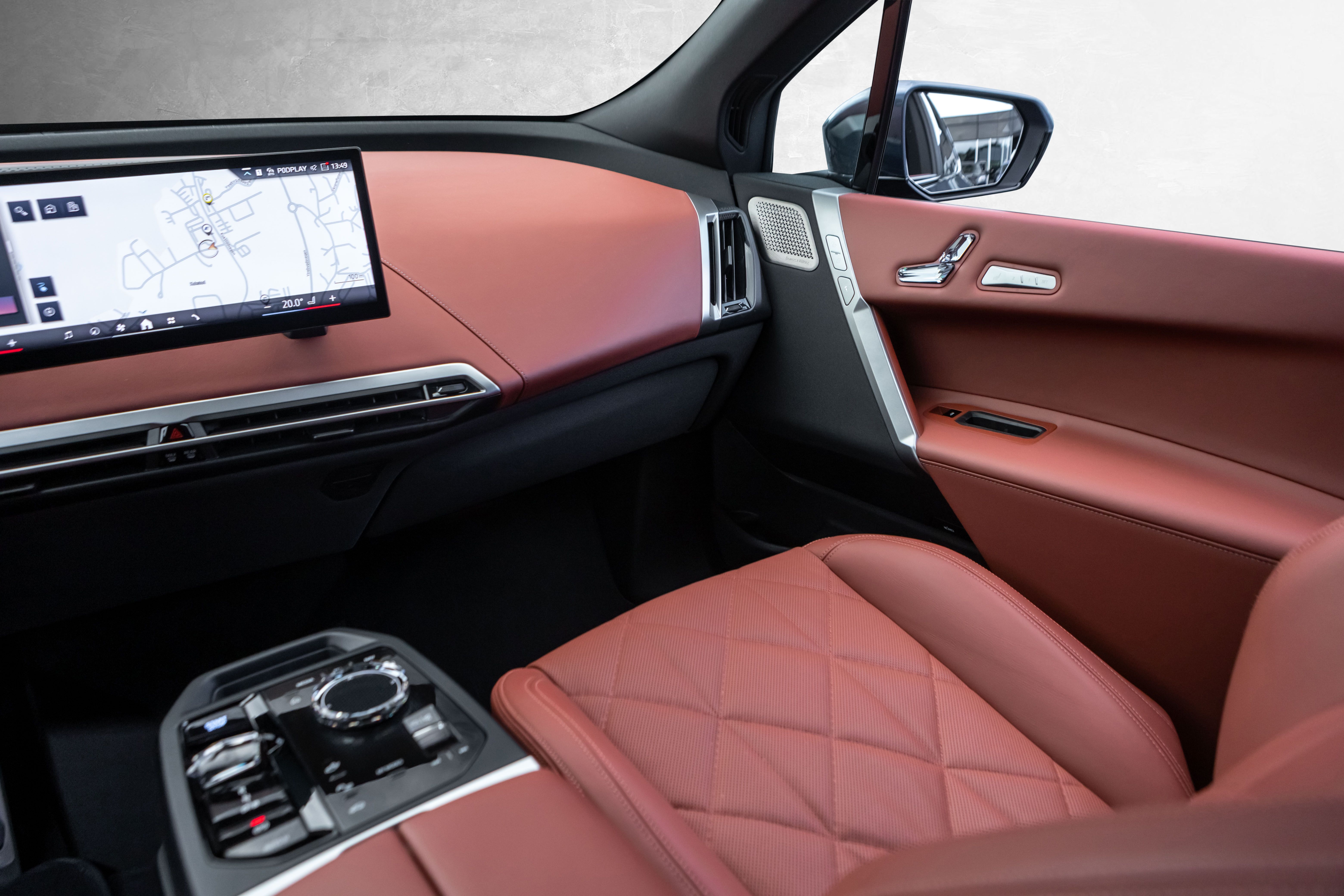BMW iX xDrive60, 544hp, 2025
