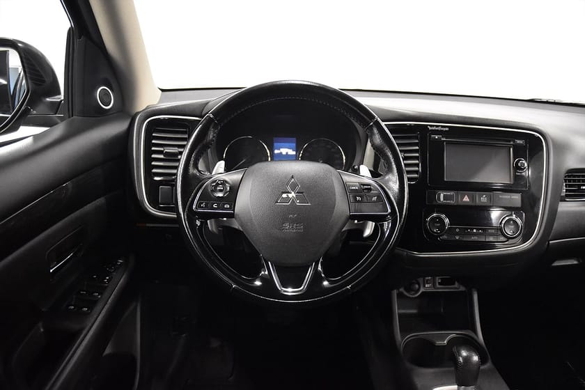 Bild 2 av Mitsubishi Outlander 2.2 Di-D 4WD Business 7-sits Skinn Ny-Serv 150hk