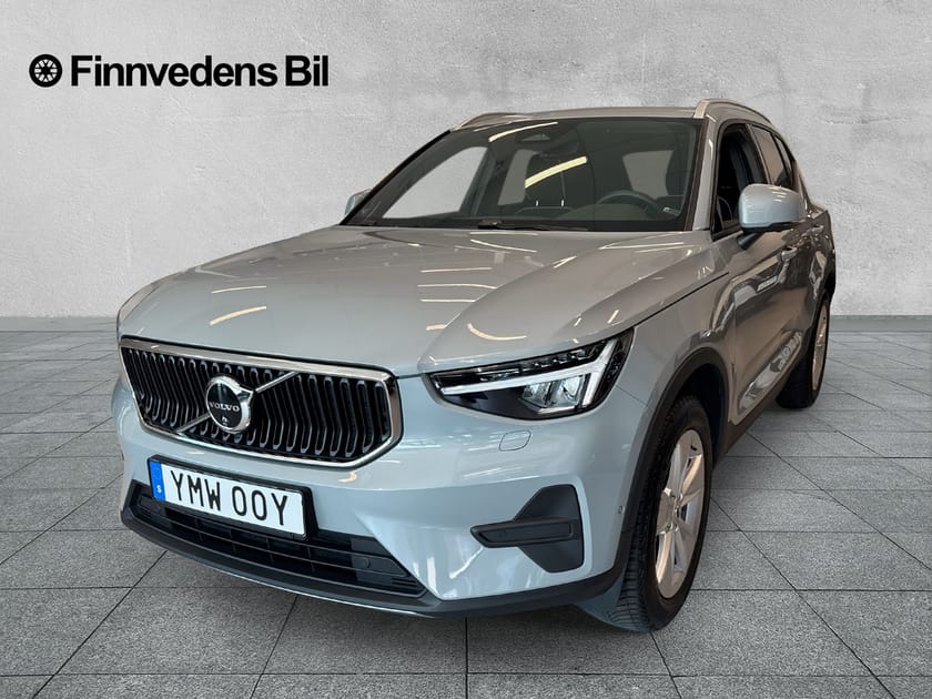 Bild 1 av Volvo XC40 B4 FWD Bensin Core SE II(V-hjul, 360 kamera , Drag)