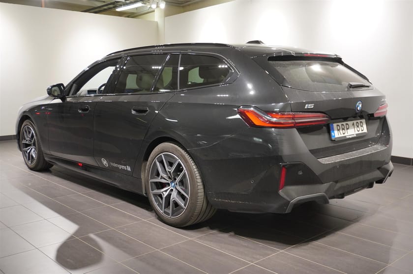 Bild 2 av BMW i5 xDrive40 Touring xDrive  M Sport Pro Panorama DA Pro Drag