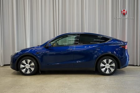Tesla Model Y Long Range AWD Drag Värmepump Pano Premium Rattvärme