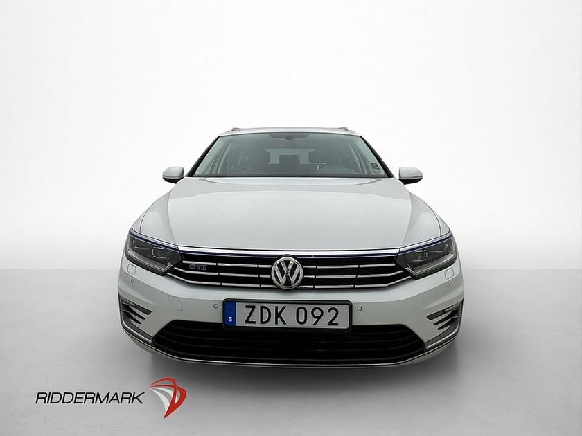 Bild 2 av Volkswagen Passat Variant GTE 1.4 TSI 218hk Cockpit B-Kamera Drag