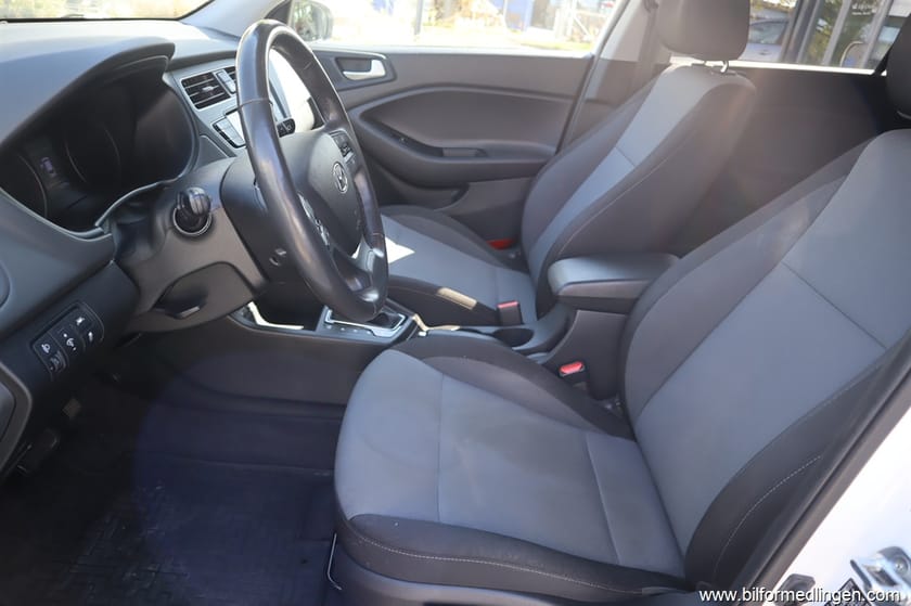 Bild 4 av Hyundai i20 1.0 12V T-GDI FWD 100hk Backkamera Rattvärme