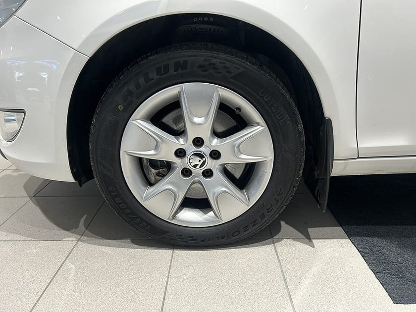 Bild 4 av Škoda Roomster Praktik Skoda 1.6 Tdi 90hk HUNDBIL | B-Kamera | Drag