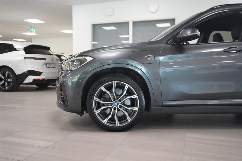 Bild 3 av BMW X1 xDrive25e xDrive 25e M-Sport HUD Fartpilot Backkamera Drag HiFi Keyless