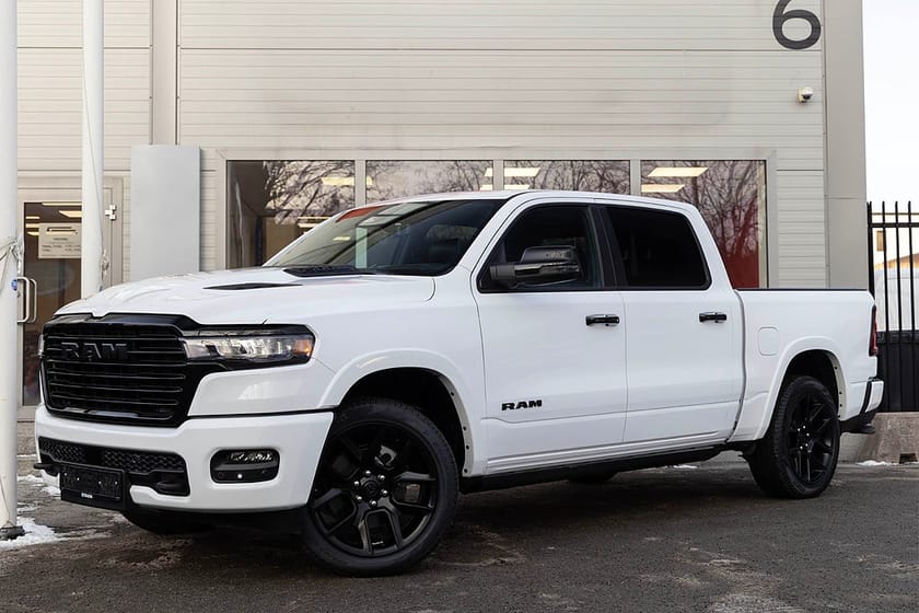 Bild 1 av RAM 1500 Crew Cab Dodge Laramie Night Premium 420HK LÅG SKATT| 4 750:-/mån