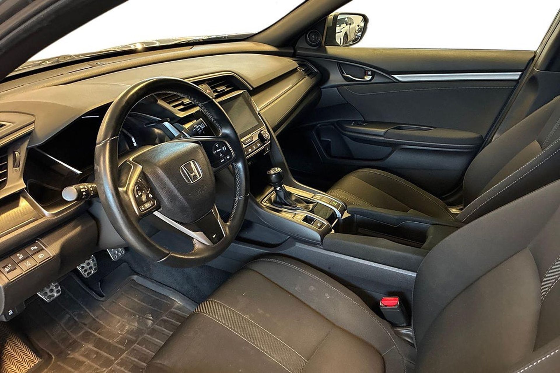 Honda Civic 1.0 Turbo Elegance 2017, photo 9/10