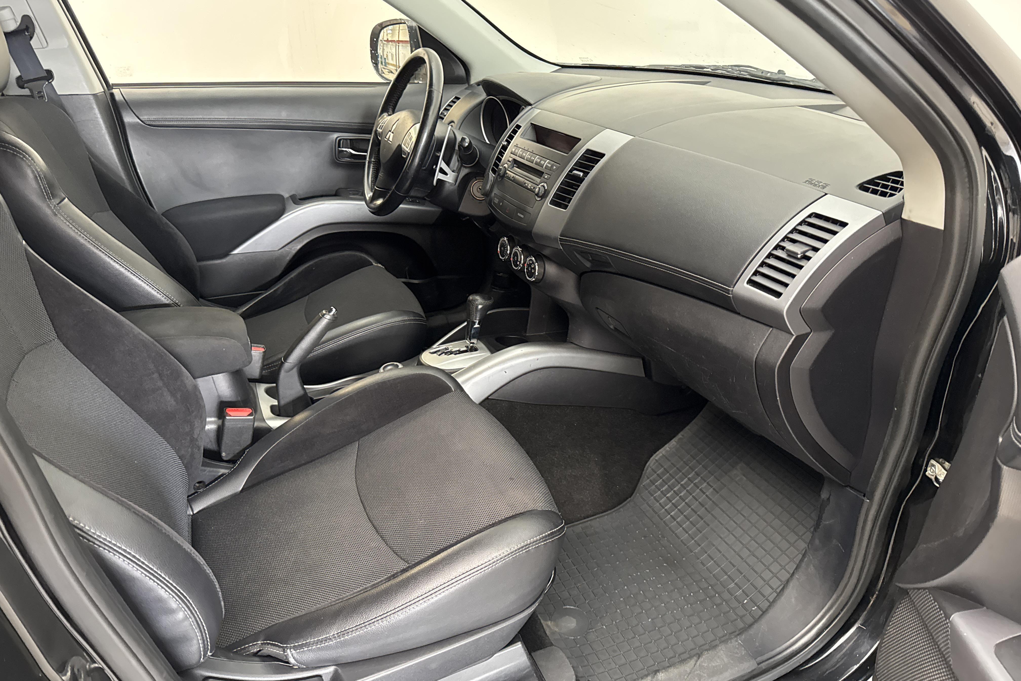 MITSUBISHI OUTLANDER 2.4 MIVEC FLEXIFUEL 170 ch BVA 4WD - 221600 km