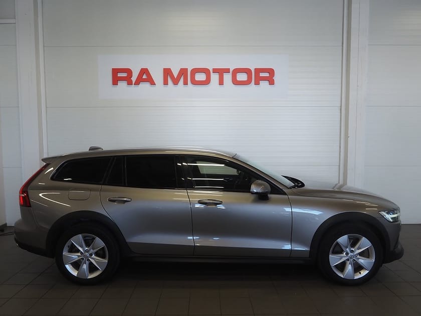 Bild 4 av Volvo V60 Cross Country D4 190hk AWD Advanced SE II | Drag | Navi | Kamera |
