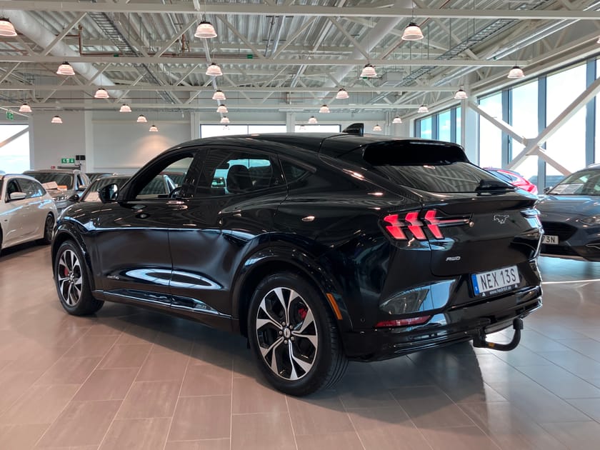 Bild 2 av Ford Mustang Mach-E Standard Range AWD / Drag / B&O