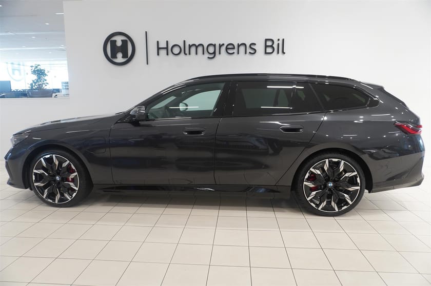 Bild 3 av BMW 550e xDrive Touring M Sport Pro Business Ed Drag DA B W