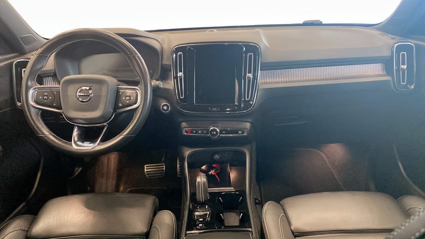 Bild 4 av Volvo XC40 T3 Geartronic 163hk Backkamera - Drag - Navi - R-Design