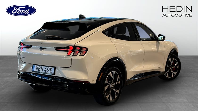 Bild 2 av Ford Mustang Mach-E Standard Range AWD Teknikpaket+ B&O / Pano / 360° Kamera