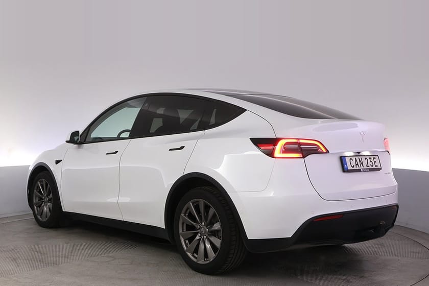 Bild 4 av Tesla Model Y Long Range AWD Uppg. Autopilot Panorama Drag