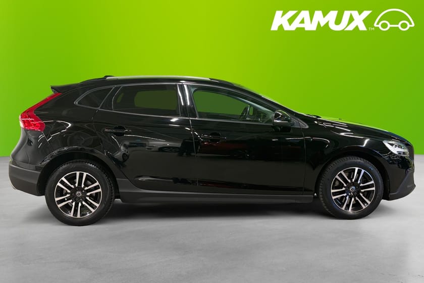 Bild 2 av Volvo V40 Cross Country T3 Momentum 152hk Värmare H/K Pano Kamera Navi