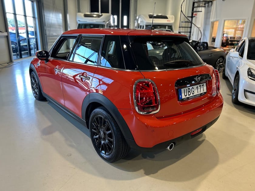 Bild 4 av MINI Cooper 5dr Essential Pepper II 136hk Manuell