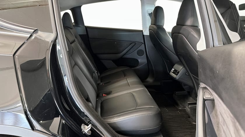 Bild 5 av Tesla Model Y Long Range AWD 514HK / Drag / Navi / Glastak