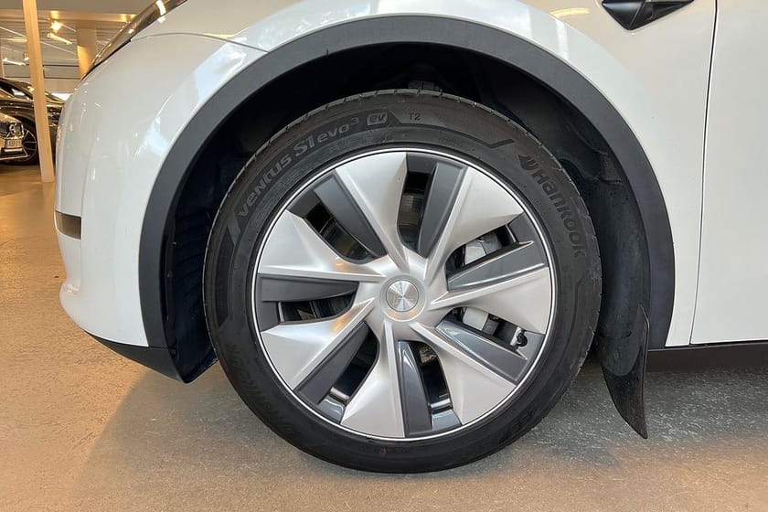 Bild 4 av Tesla Model Y Long Range AWD 514 Hk Panorama Autopilot Moms