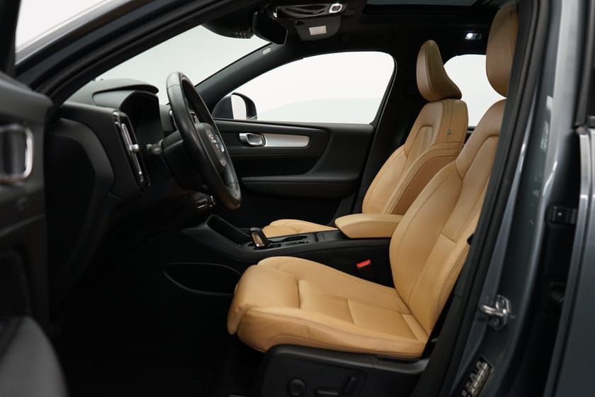 Bild 5 av Volvo XC40 T5 AWD Momentum Intro Edition, Panoramaglastak