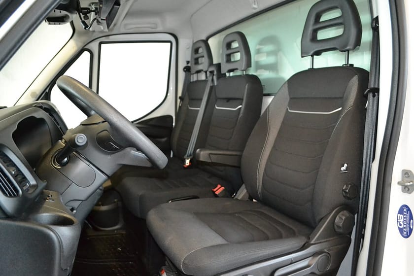 Bild 5 av Iveco Daily 35-140 Chassi Cab 2.3 JTD 136hk Automat EU6 Backkamera 18m3 Skåp