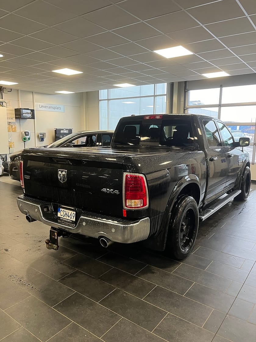 Bild 3 av RAM 1500 Crew Cab Laramie 5.7 V8 HEMI AWD / Drag / Flaklock