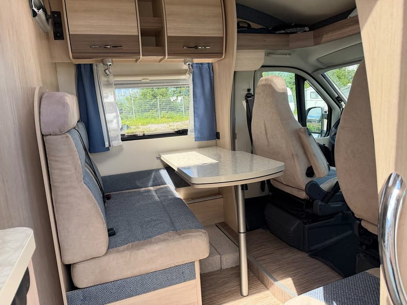 Bild 4 av Hobby Campervan Fiat Siesta  T65 GE Långbäddar
