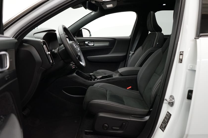 Bild 4 av Volvo EX40 Twin Motor Performance Ultra SE, Taklucka, Navigation, Parkeringskamera 360, Dragkrok