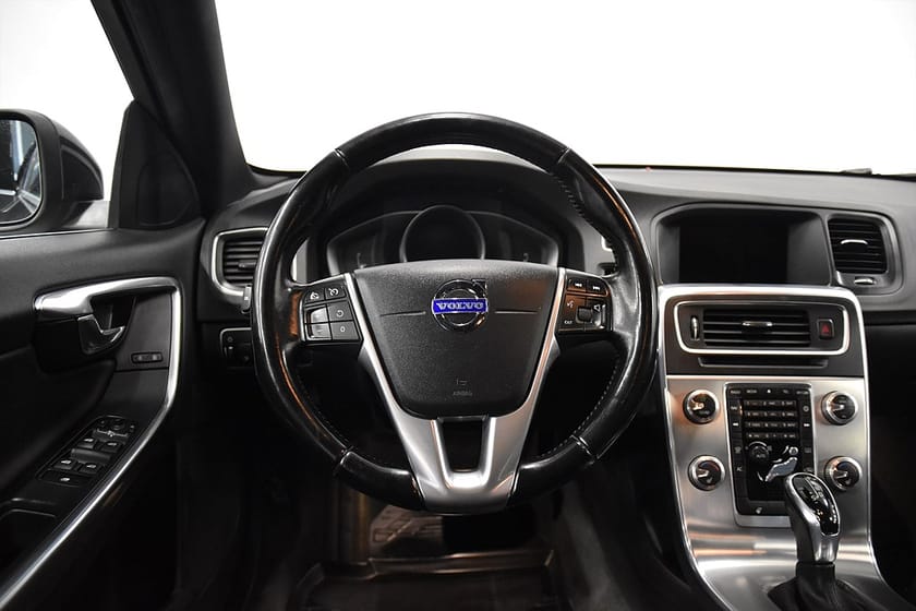 Bild 2 av Volvo V60 D4 AWD Polestar Momentum Drag Rattv Bluetooth Farthållare 215hk