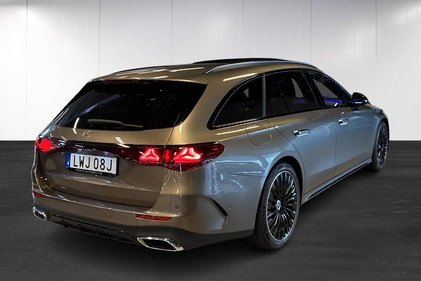 Bild 3 av Mercedes-Benz E 300 de 4MATIC T 4M 9G | AMG | Advanced Edition | Burmester | Nightpaket | 360 | Pano |