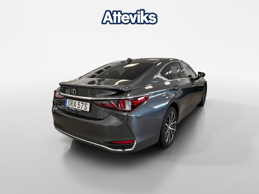 Bild 3 av Lexus ES 300h h  2.5 E-CVT 218hk Limited *Läder/Backkamera/Keyle