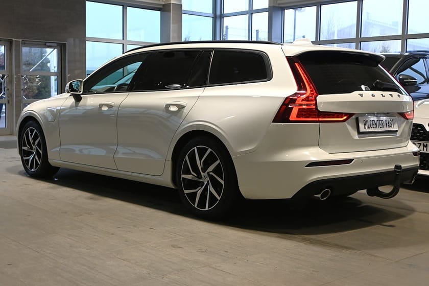 Bild 3 av Volvo V60 Recharge T6 AWD Momentum Ed. Drag Teknikpaket