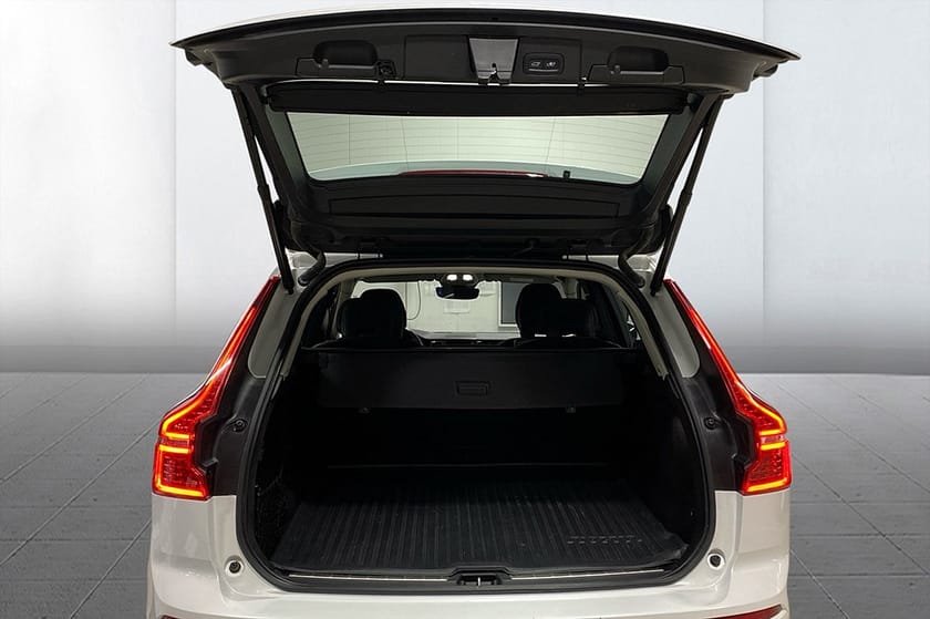 Bild 5 av Volvo XC60 B4 AWD Aut Drag Cockpit Navi Kamera AdaptivFH MOMS