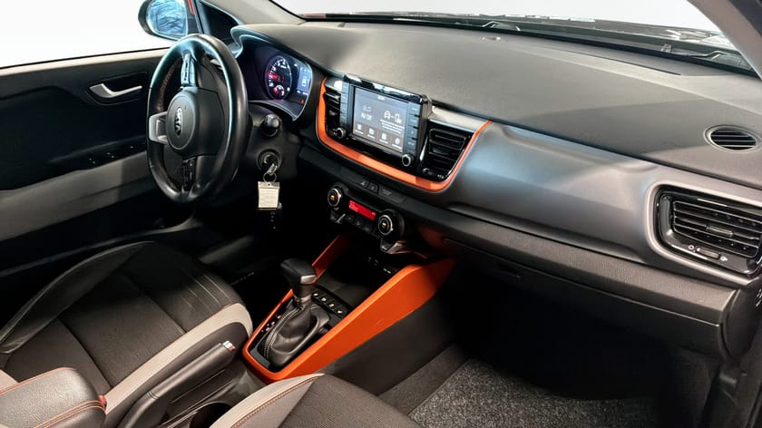 Bild 3 av Kia Stonic 1.0 T-GDI 120hp Advance Plus Nyservad Backkamera Carplay