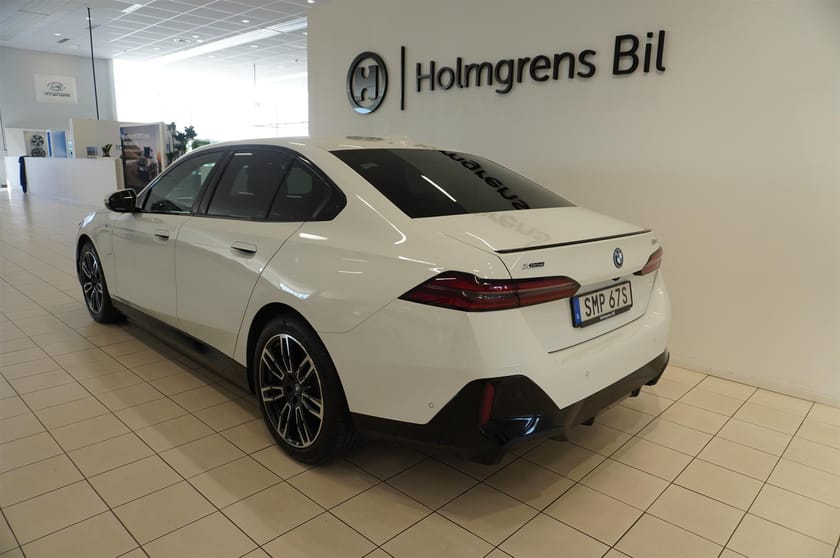 Bild 4 av BMW 550e xDrive Sedan M-Sport Pro Comfort 490hk