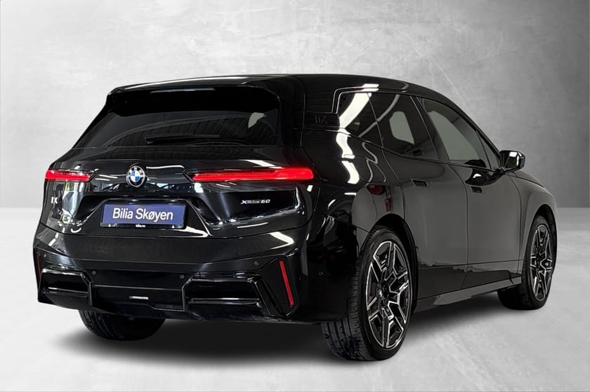 Bilde 3 av BMW iX xDrive60 Supercharged,B&W,Luft,skinn