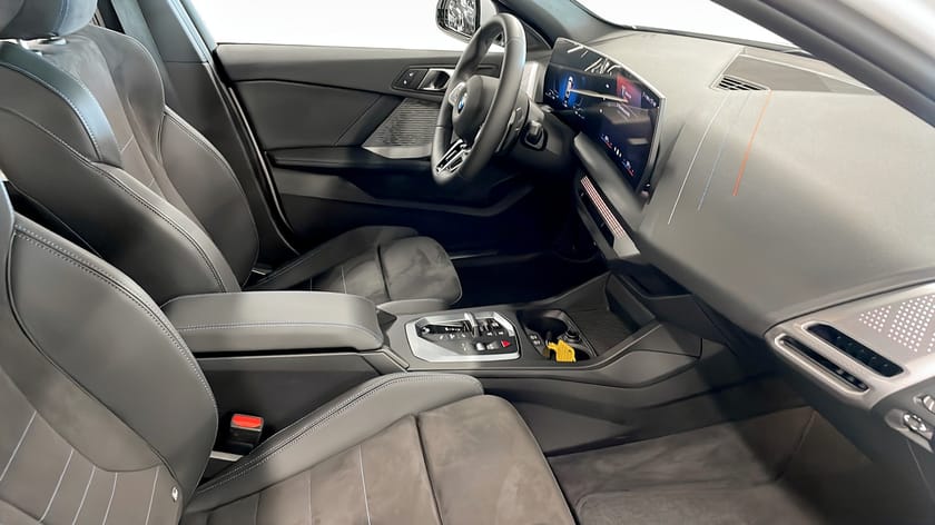 Bild 3 av BMW 120 M-sport Backkamera Parkeringsassistent Carplay