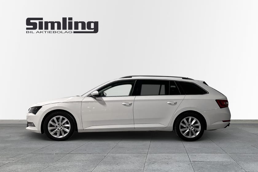 Bild 3 av Škoda Superb Kombi 2,0 TDI DSG7 4x4 Style Business ED 190 hk / Vinterhjul