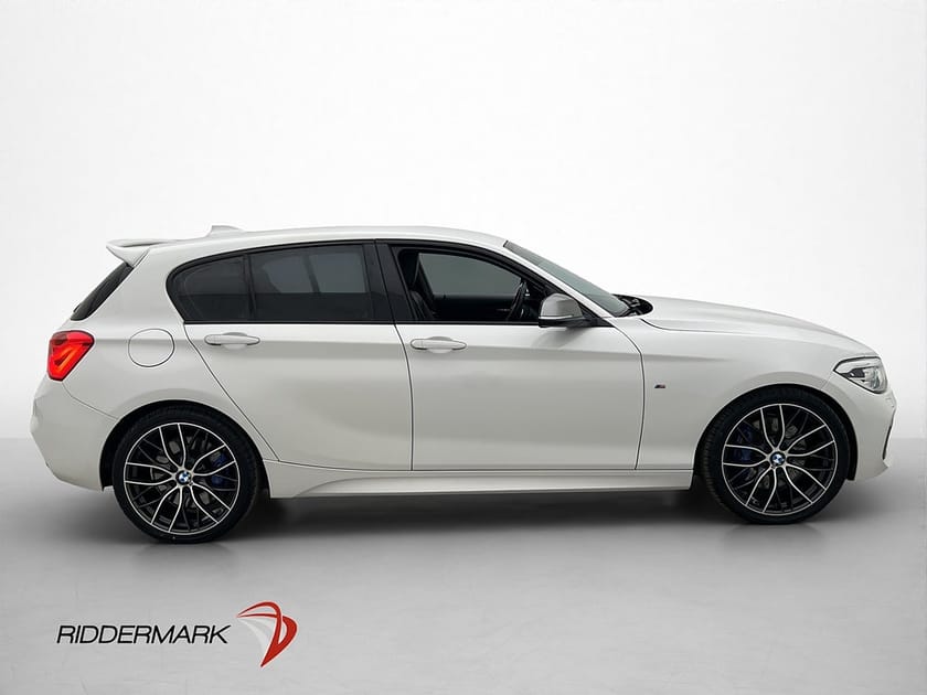 Bild 2 av BMW M135i xDrive Skinn H/K Sportavgas 18" Performance 326hk