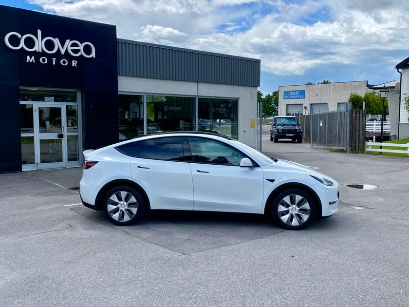 Bild 2 av Tesla Model Y Long Range AWD - Drag, Panorama, Vhjul