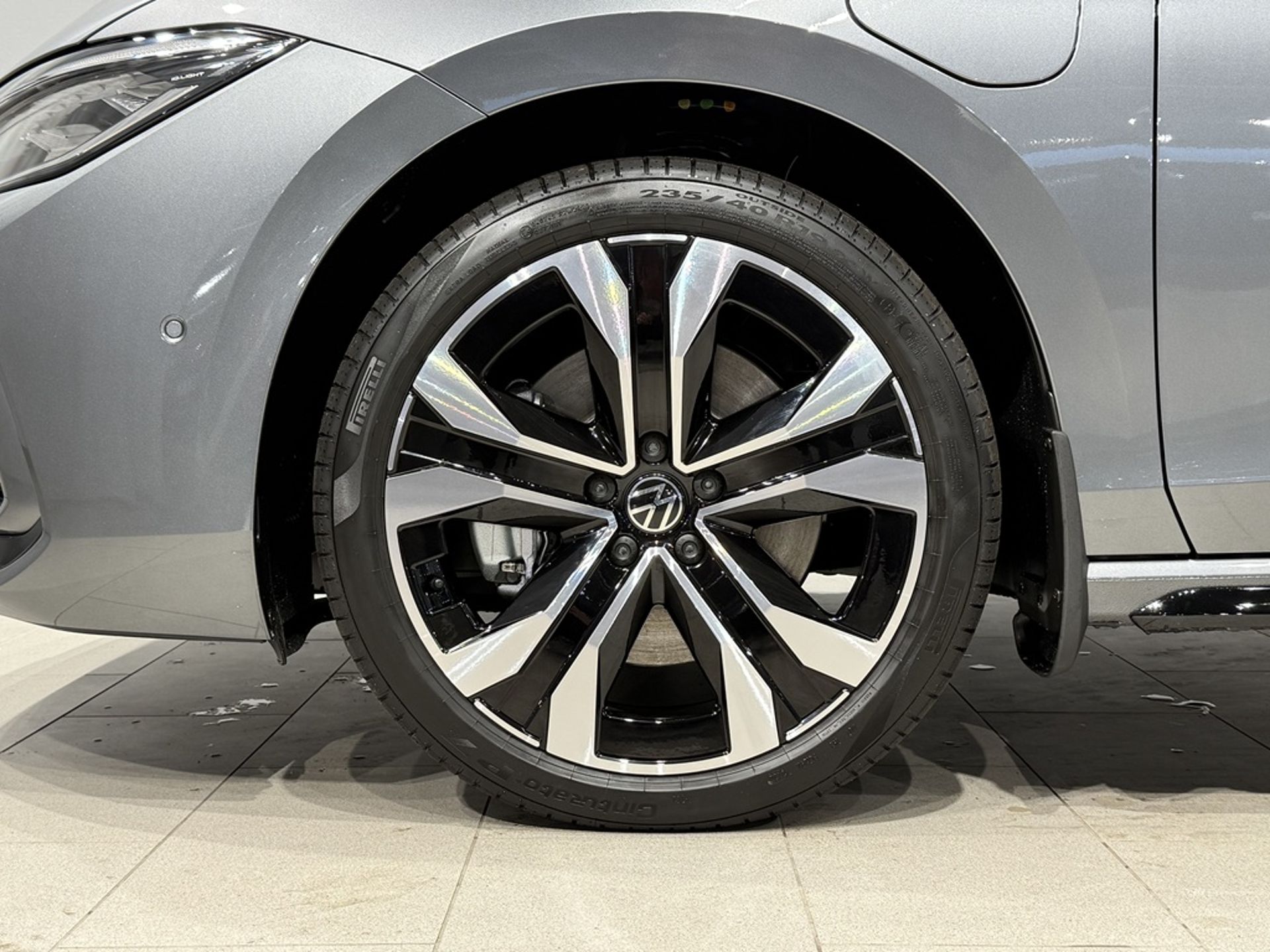 Volkswagen Passat Variant eHybrid 2027, photo 2/10