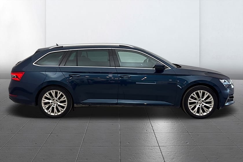 Bild 4 av Škoda Superb iV Kombi 1.4 Business Style Drag Kamera Värmare Keyless 218hk