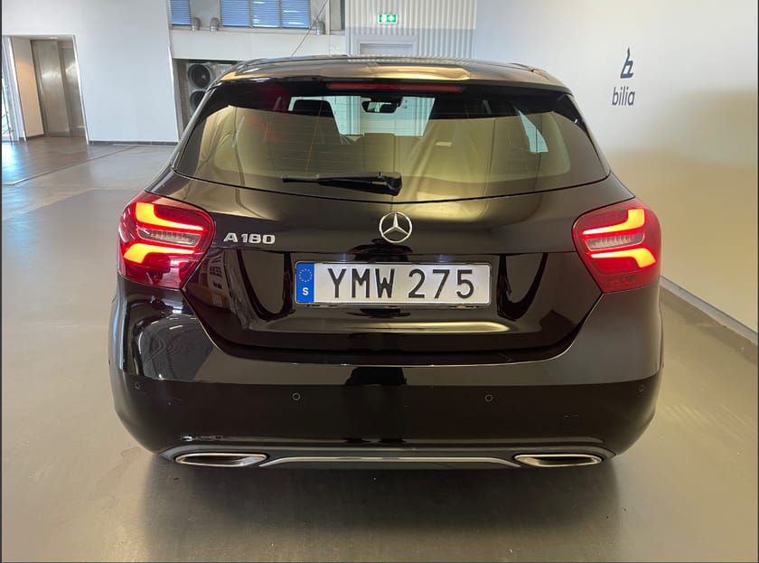 Bild 5 av Mercedes-Benz A 180 – Urban Line / Parkeringssensorer fram och bak / Backkamera / Skinnklädsel/