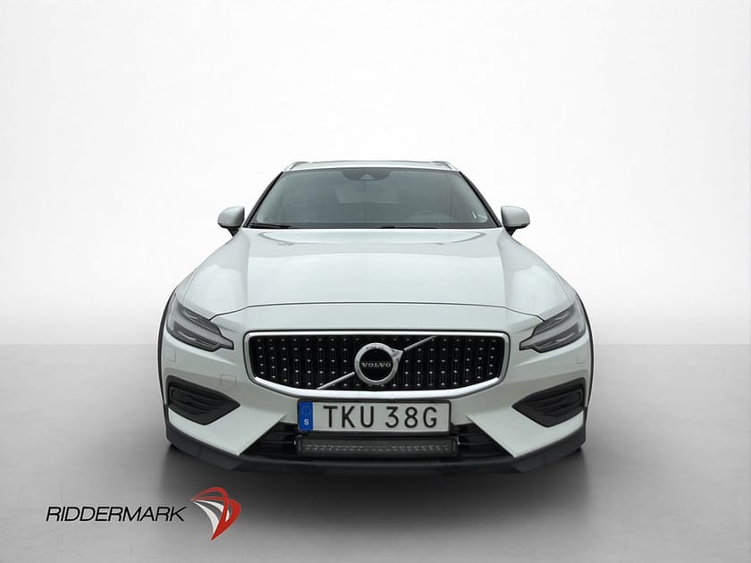 Bild 2 av Volvo V60 Cross Country B4 AWD Momentum VOC Pano H/K Kamera