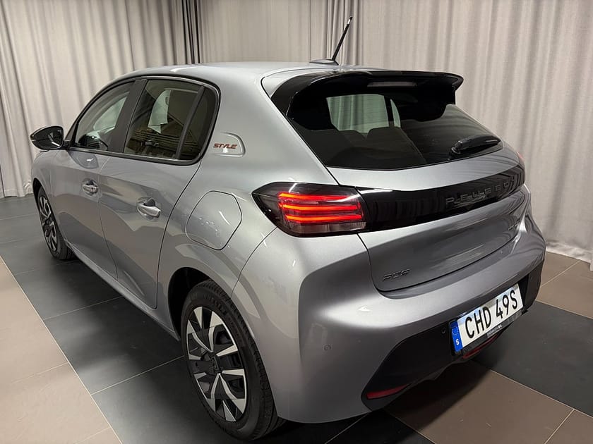 Bild 3 av Peugeot 208 HYBRID 100 STYLE AUT Inkl. Vinterhjul