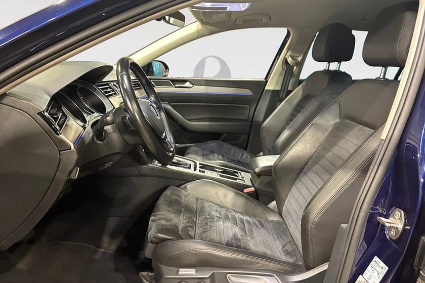 Bild 3 av Volkswagen Passat Variant GTE SC 218 HK DSG EXECUTIVE B-VÄRM B-KAMERA CARPLAY 17"