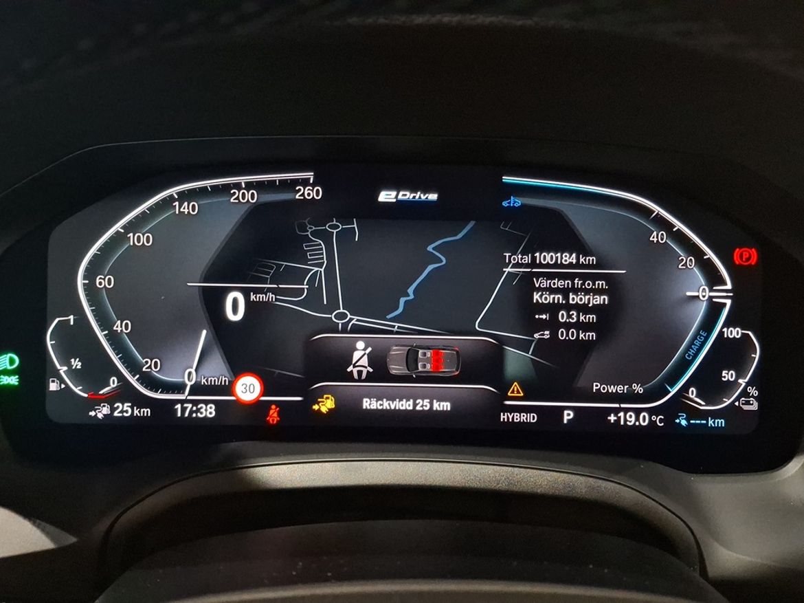BMW BMW 330e xDrive Touring — bild 18