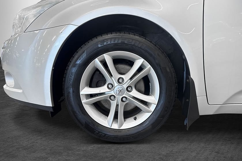 Bild 2 av Toyota Avensis Kombi 2.0 Business (152hk) Dragkrok M-värm Blåtand Navi