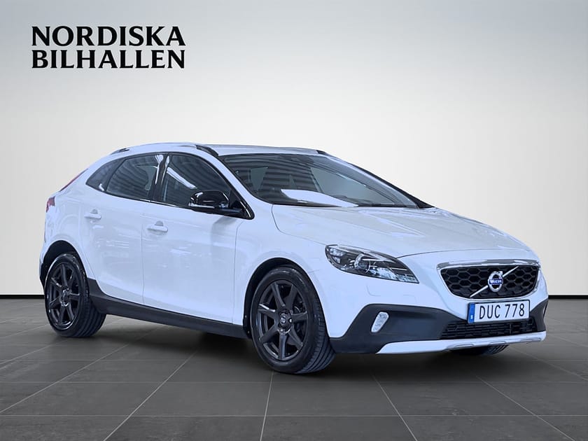 Bild 1 av Volvo V40 Cross Country D2 Powershift Momentum Värmare Bluetooth P-sensor